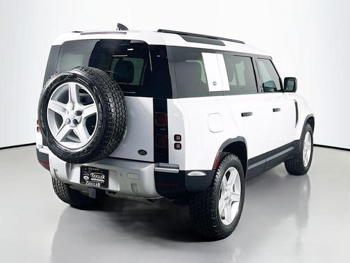 2023 Land Rover Defender 110 SE