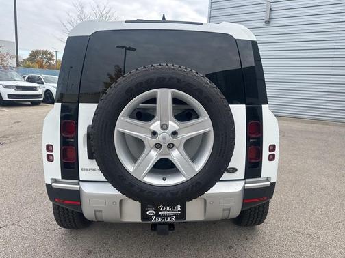 2023 Land Rover Defender 110 SE