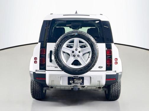 2023 Land Rover Defender 110 SE