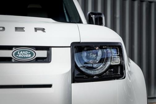 2025 Land Rover Defender P400 X-Dynamic SE