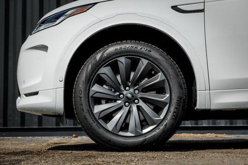 Fuji White 2025 Land Rover Discovery Sport S