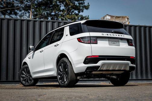 Fuji White 2025 Land Rover Discovery Sport S