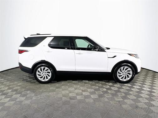 2024 Land Rover Discovery P300 S