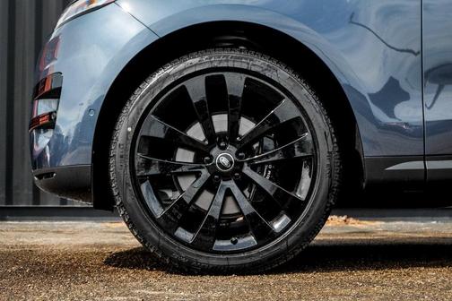 2025 Land Rover Range Rover Sport P360 SE