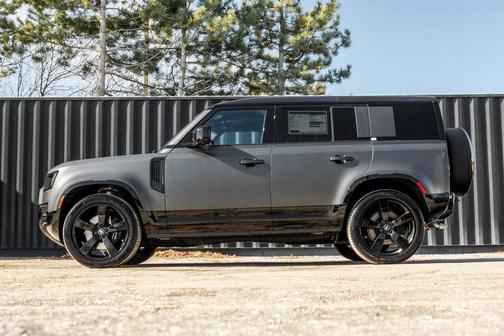 2025 Land Rover Defender P525 V8