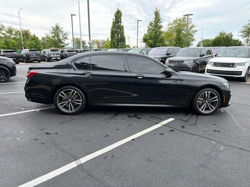 Black Sapphire Metallic 2022 BMW 750 i xDrive