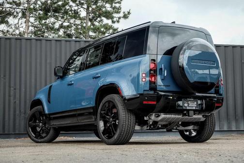 2025 Land Rover Defender P400 X-Dynamic SE