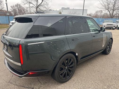 2025 Land Rover Range Rover P550e Autobiography