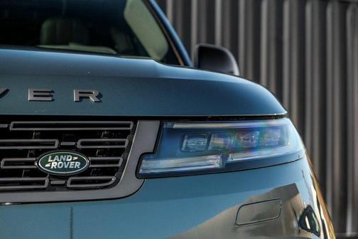 2026 Land Rover Range Rover Sport SE