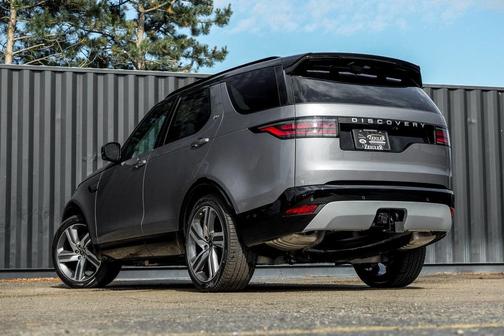 2025 Land Rover Discovery P360 Metropolitan Edition
