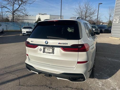 2022 BMW X7 M50i