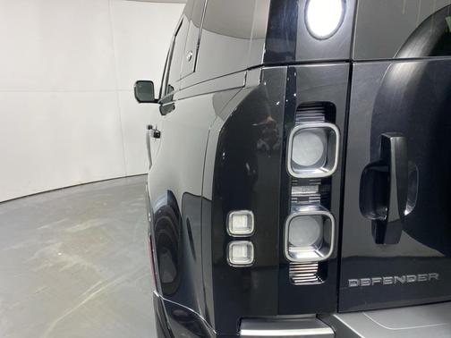 2023 Land Rover Defender 110 V8