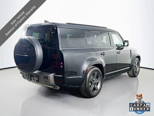 2024 Land Rover Defender P400 X-Dynamic SE