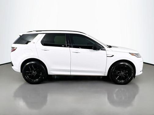 Fuji White 2024 Land Rover Discovery Sport Core S