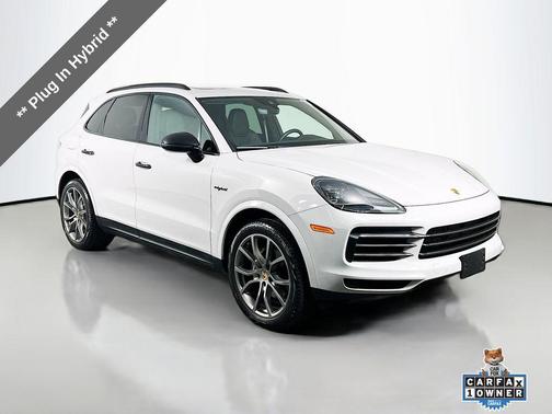 Chalk 2023 Porsche Cayenne