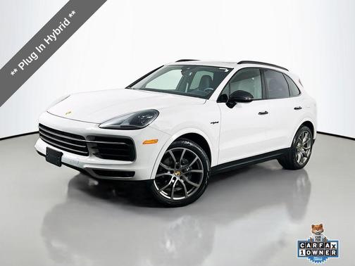 Chalk 2023 Porsche Cayenne
