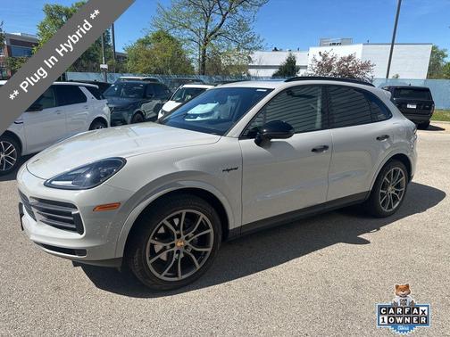 Chalk 2023 Porsche Cayenne