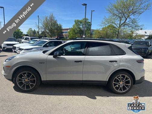 Chalk 2023 Porsche Cayenne