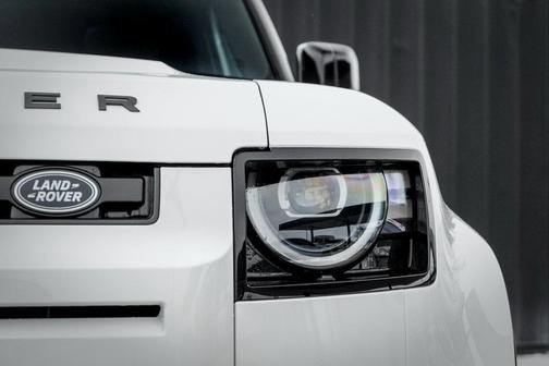 2026 Land Rover Defender 110 X-Dynamic SE