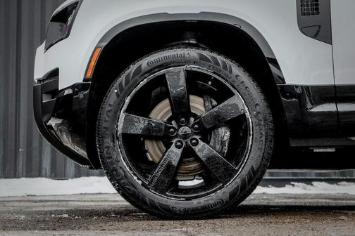 2026 Land Rover Defender 110 X-Dynamic SE