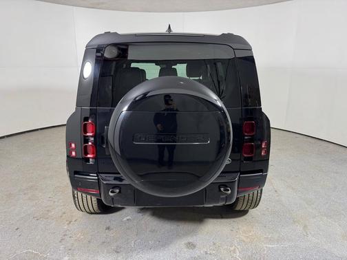 2023 Land Rover Defender 110 X-Dynamic SE