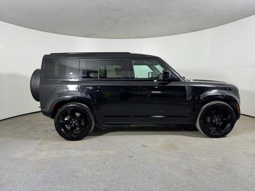 2023 Land Rover Defender 110 X-Dynamic SE