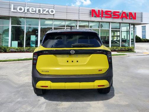 2025 Nissan Kicks SR