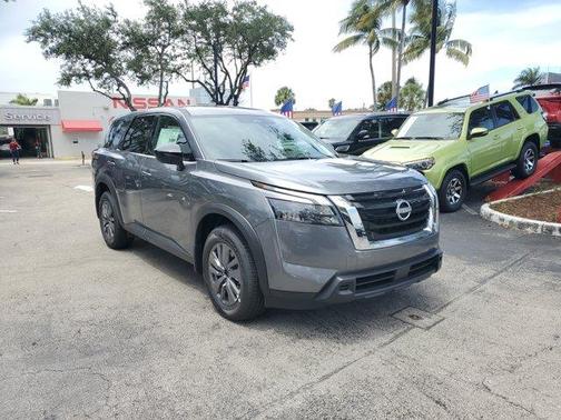 2025 Nissan Pathfinder S