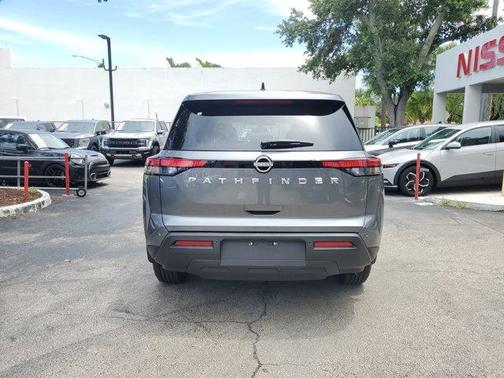 2025 Nissan Pathfinder S