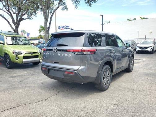 2025 Nissan Pathfinder S