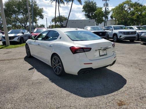 2022 Maserati Ghibli Modena