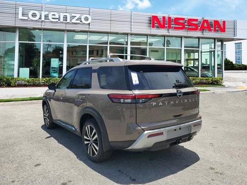 2025 Nissan Pathfinder Platinum