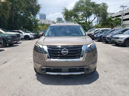 2025 Nissan Pathfinder Platinum