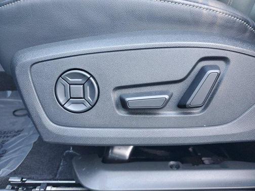 2025 Audi Q4 e-tron 55 quattro Premium