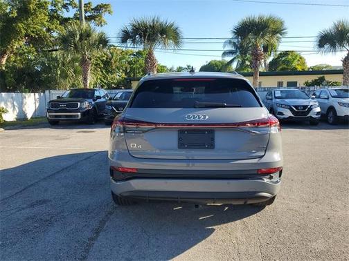 2025 Audi Q4 e-tron 55 quattro Premium