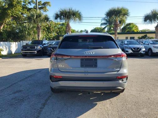 2025 Audi Q4 e-tron 55 quattro Premium