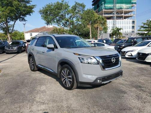2022 Nissan Pathfinder Platinum