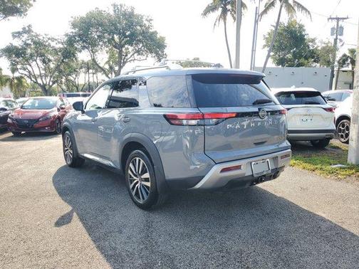 2022 Nissan Pathfinder Platinum