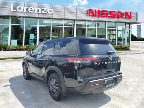 2025 Nissan Pathfinder S