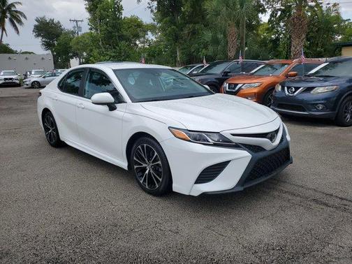2020 Toyota Camry SE