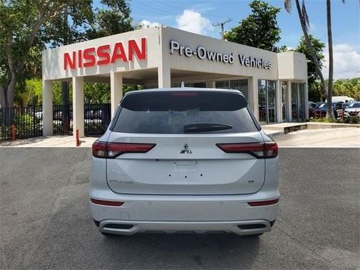 2024 Mitsubishi Outlander SE