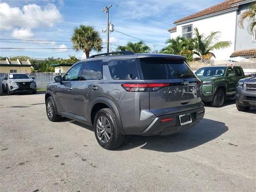 2025 Nissan Pathfinder SV
