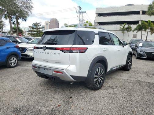 2025 Nissan Pathfinder Platinum