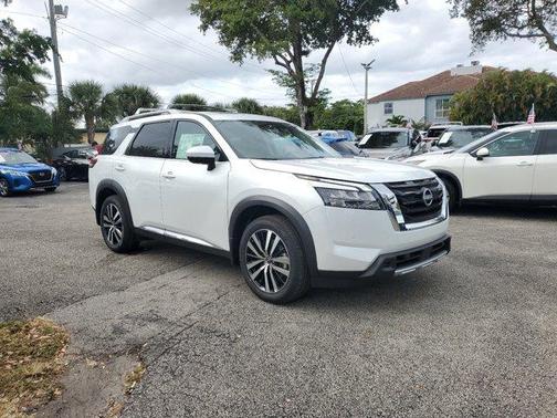 2025 Nissan Pathfinder Platinum