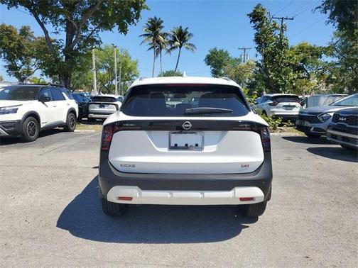2025 Nissan Kicks SR