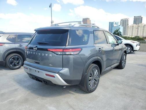 2025 Nissan Pathfinder SL