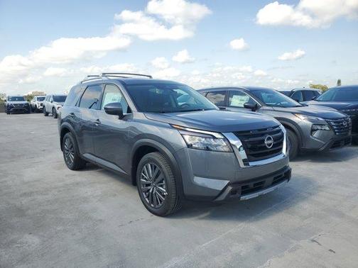 2025 Nissan Pathfinder SL