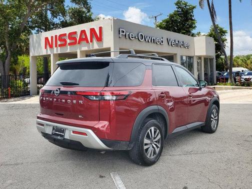 2023 Nissan Pathfinder SL