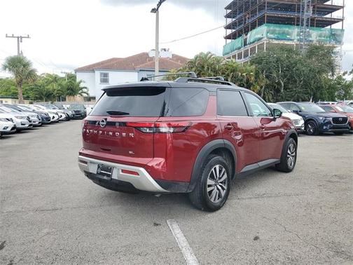 2023 Nissan Pathfinder SL