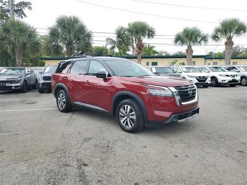 2023 Nissan Pathfinder SL